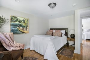 Guest bedroom 1 with queen bed