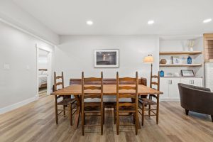 Dining Area B/w Kitchen & Living Room -Seating for 6