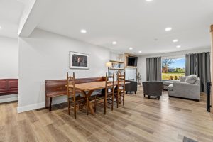 Dining Area B/w Kitchen & Living Room -Seating for 6