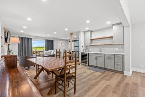 Dining Area B/w Kitchen & Living Room -Seating for 6