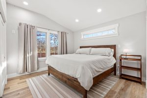 Bedroom # 1 - Primary Ensuite w/King Bed overlooking back yard