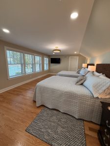 2nd Floor Bedroom #5-2 Queen Beds w/Ensuite Bathroom - Lakeside