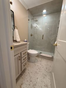 2nd Floor Full Bathroom w/Walk-In shower